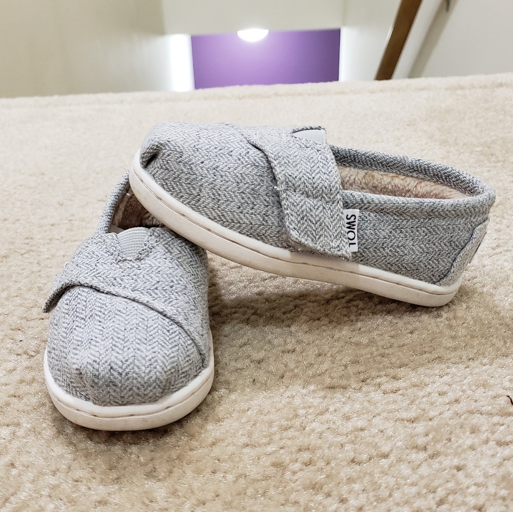 Fuzzy lined toddler Toms